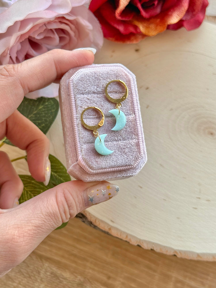 Tiny Sky Blue Moon Huggies